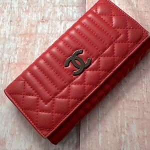 Red Quilted Wallet ♥️
